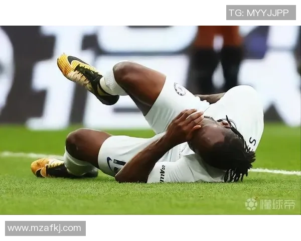 足球明星腿伤瞬间曝光背后的故事与恢复之路揭秘